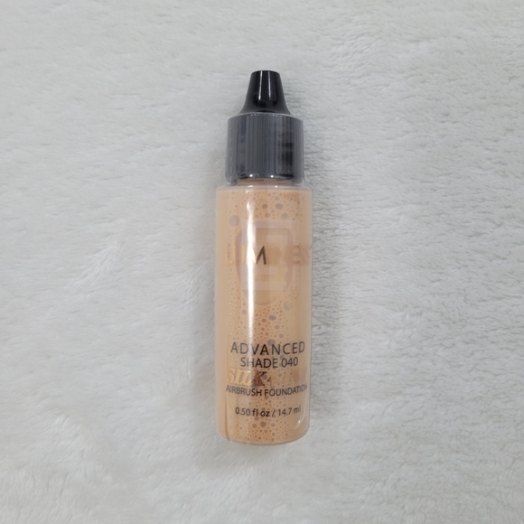 Luminess Other - Luminess Advanced Shade 040 Silk 4-In-1
Airbrush Foundation 0.50 fl oz/14.7 ml